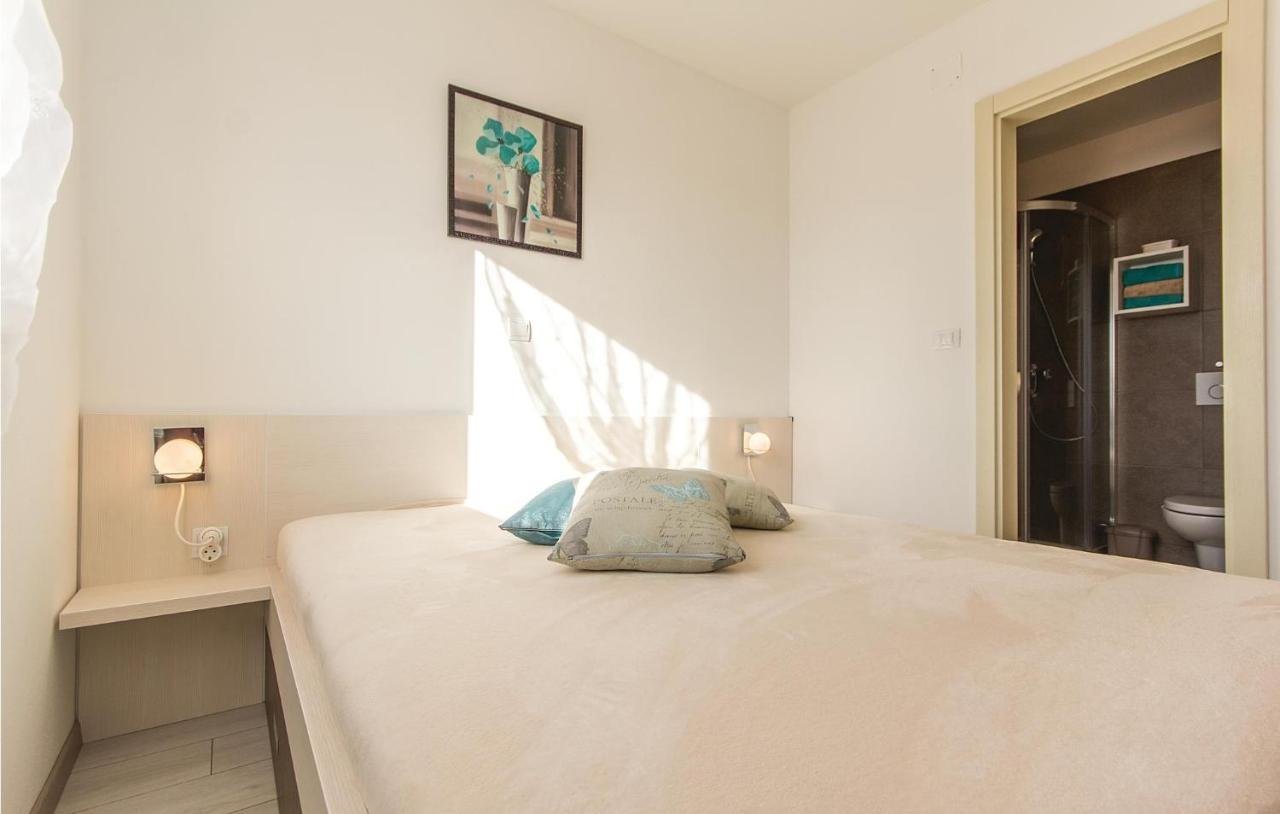 Lovely Apartment In Medulin With Kitchen Eksteriør billede