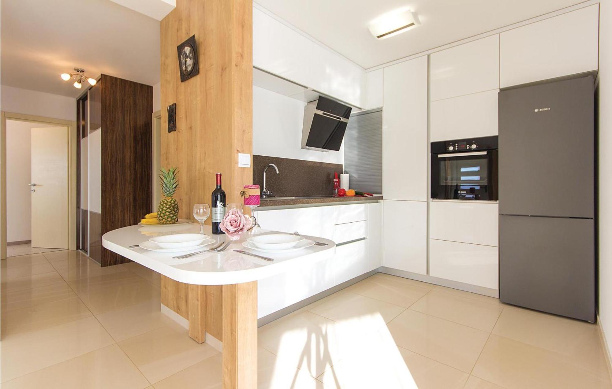Lovely Apartment In Medulin With Kitchen Eksteriør billede