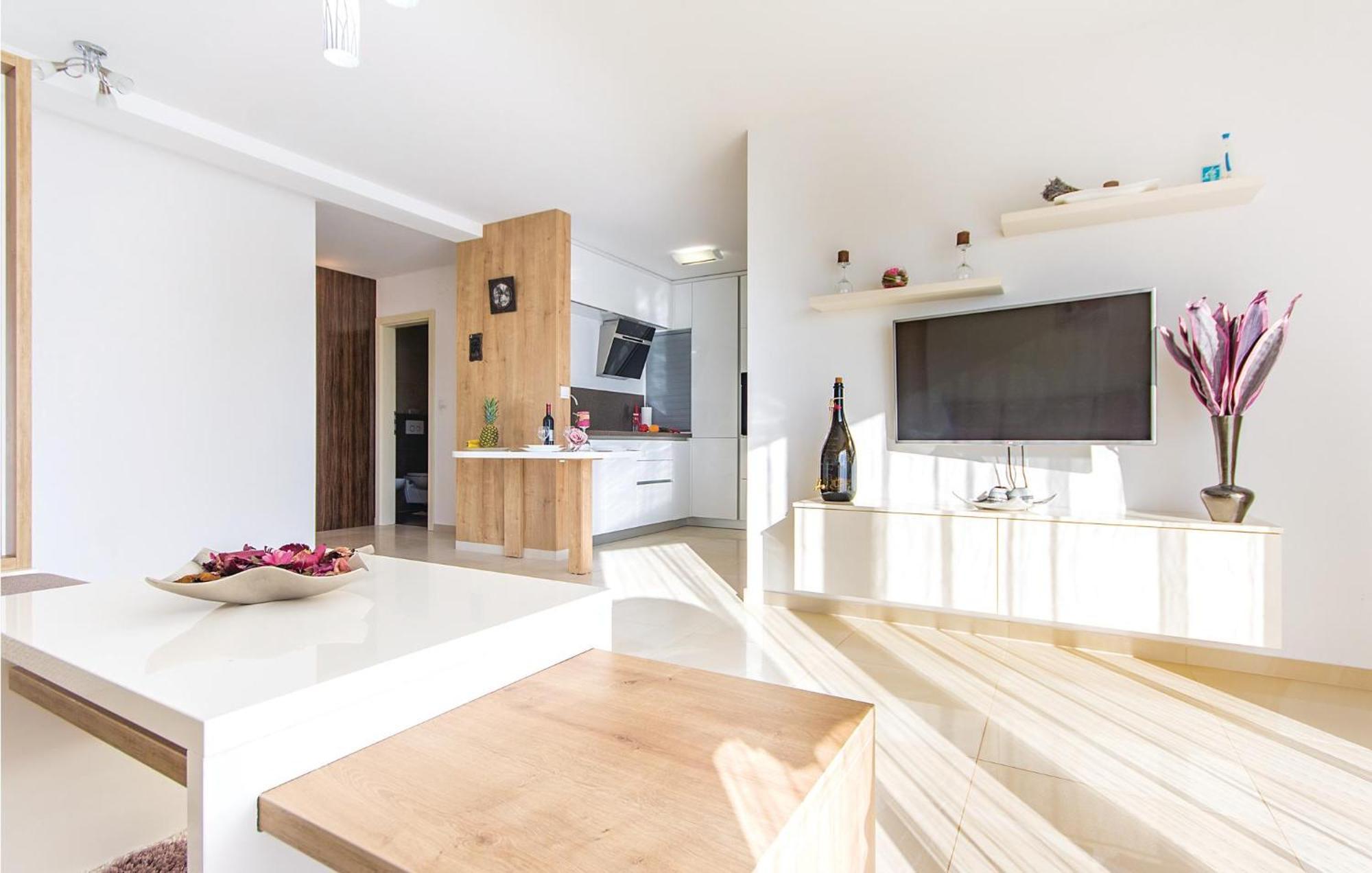 Lovely Apartment In Medulin With Kitchen Eksteriør billede